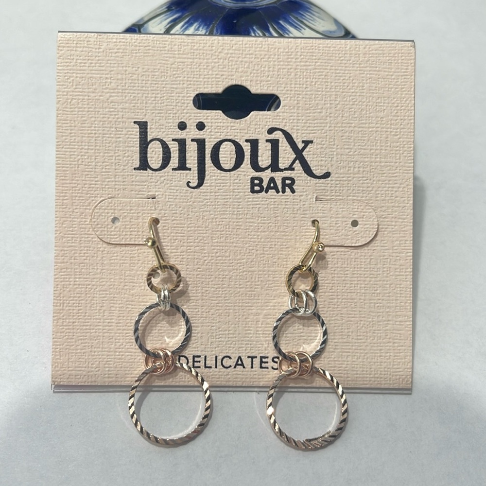 Bijoux Bar earnings NIP tricolor.